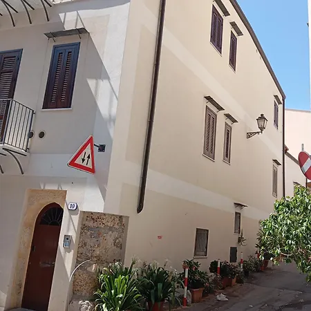 Aura's Palermo